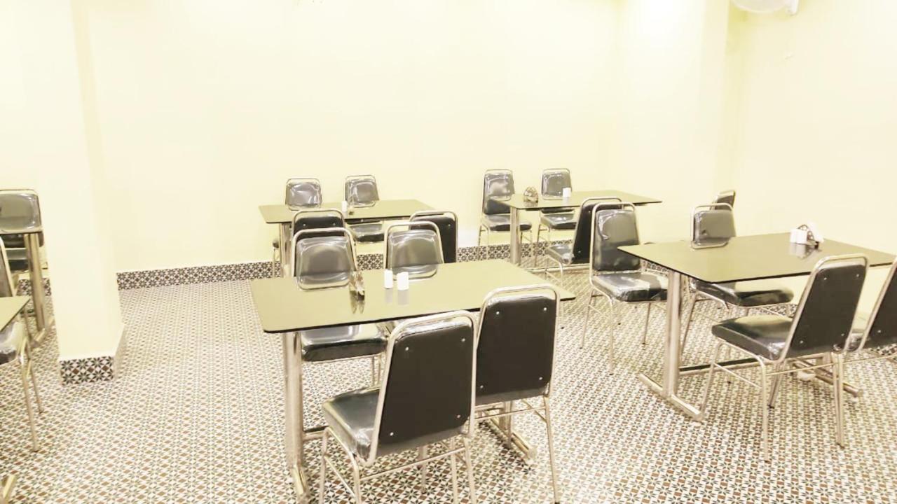 פורי Shree Ganesh Hotel מראה חיצוני תמונה